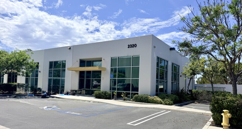 2320 La Mirada Dr, Vista, CA à louer - Photo du bâtiment - Image 1 de 4