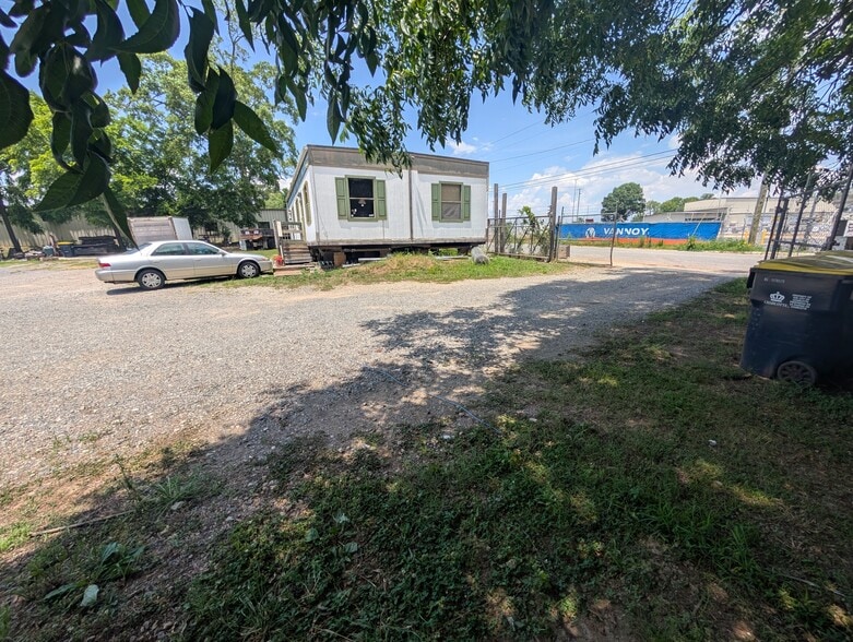 1201 Amble Dr, Charlotte, NC for lease - Building Photo - Image 2 of 4