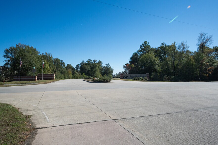 10023 Airport Rd, Conroe, TX à vendre - Photo principale - Image 1 de 9