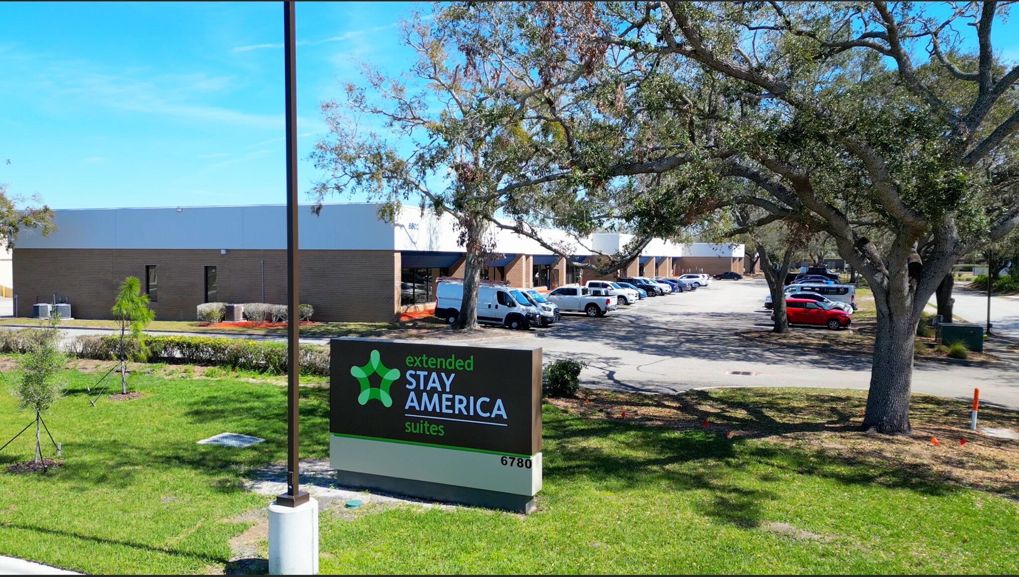 3902 Corporex Park Dr, Tampa, FL à louer Photo du bâtiment- Image 1 de 24