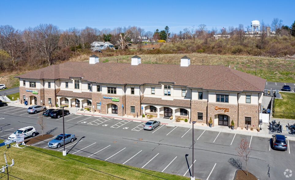 777 Echo Lake Rd, Watertown, CT for lease - Building Photo - Image 3 of 5