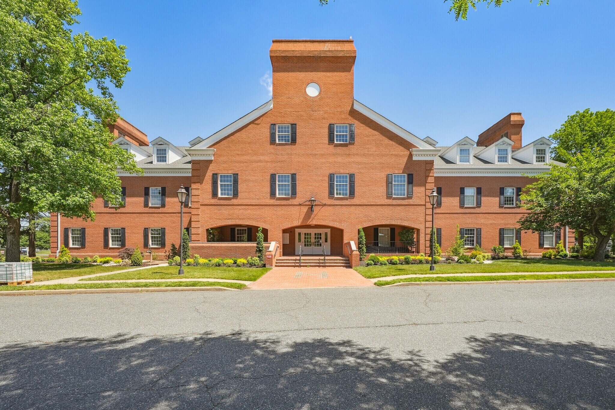 1 Rossmoor Dr, Monroe Township, NJ à louer Photo principale- Image 1 de 24