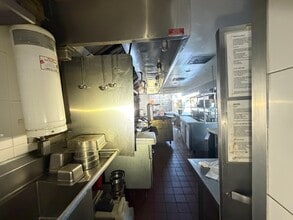 11031-11061 Santa Monica Blvd, Los Angeles, CA à louer Photo intérieure- Image 2 de 11