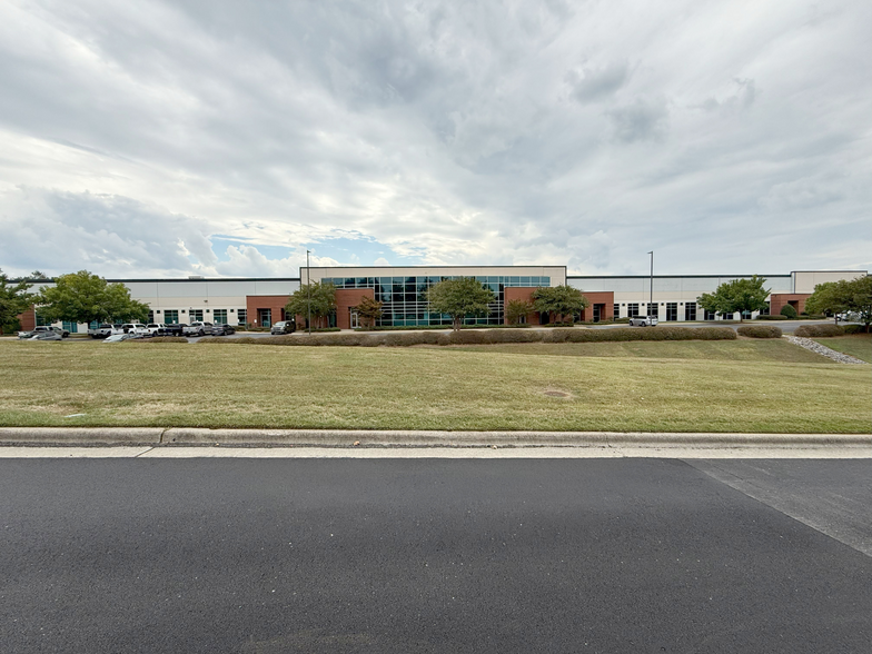 355 Quality Cir, Huntsville, AL for lease - Building Photo - Image 1 of 11