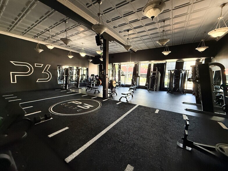 210 N Harbor Blvd, Fullerton, CA à louer - Photo du bâtiment - Image 3 de 10