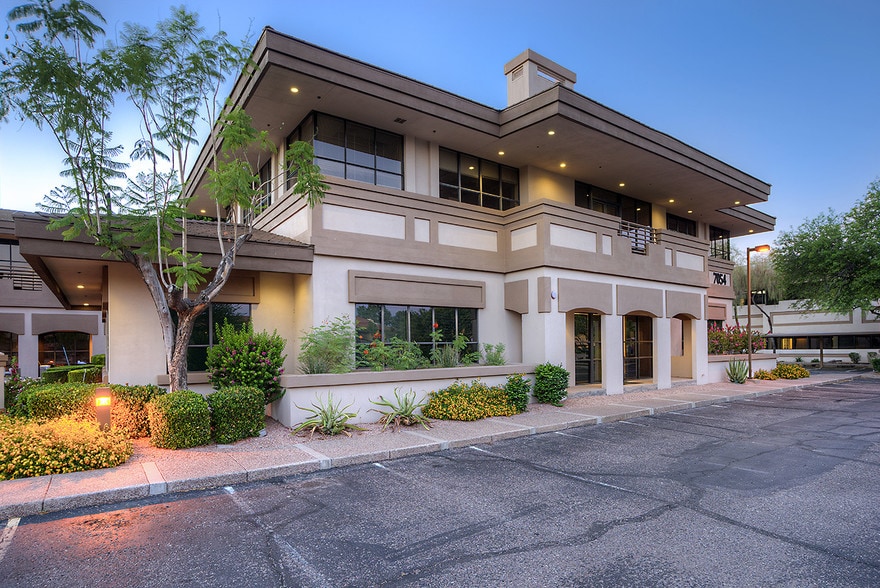 7032-7054 E Cochise Rd, Scottsdale, AZ à louer - Photo du bâtiment - Image 1 de 33