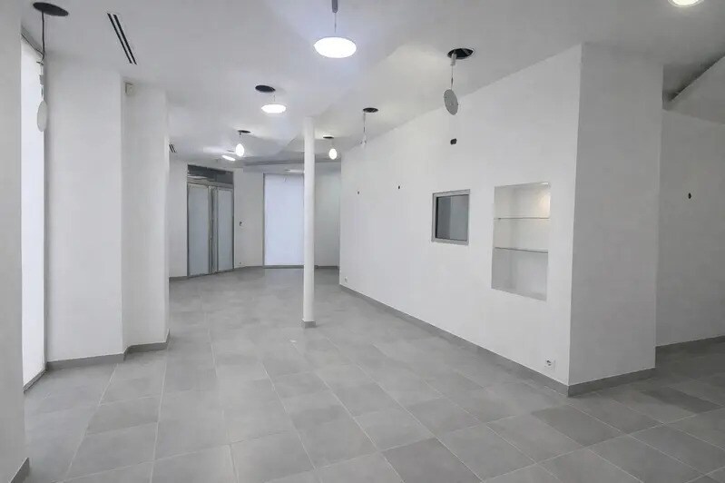 101 Avenue Parmentier, Paris for lease - Interior Photo - Image 2 of 4