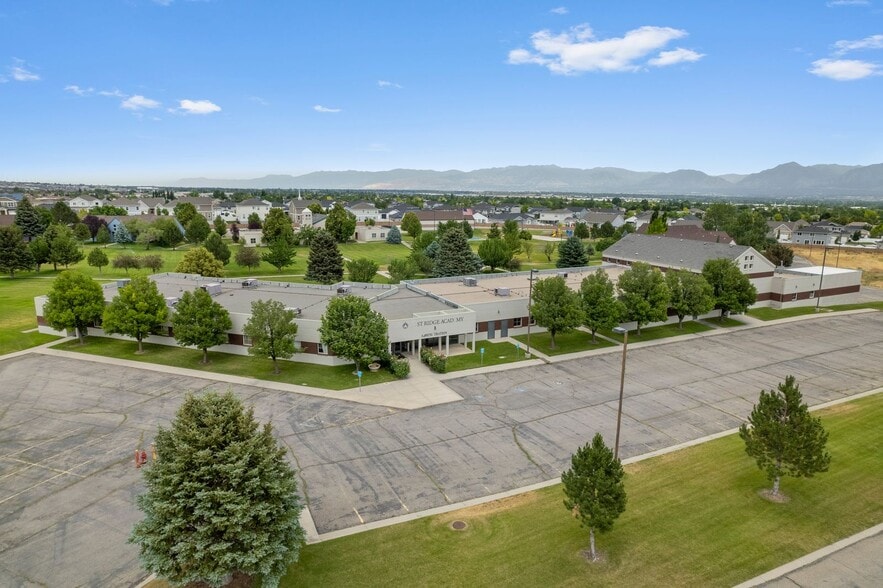 5500 W Bagley Park Rd, West Jordan, UT à vendre - Photo du bâtiment - Image 3 de 15