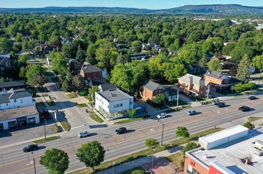 160 First St, Collingwood, ON à vendre - Photo du bâtiment - Image 3 de 13