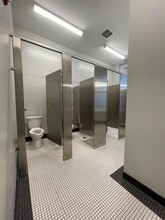 2101 Woolworth Ave, Omaha, NE for lease Building Photo- Image 2 of 7