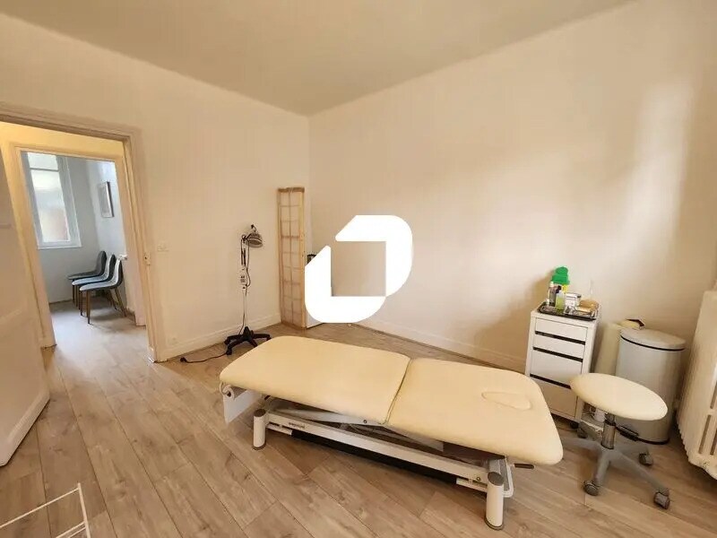 Office in Versailles for sale Interior Photo- Image 1 of 10