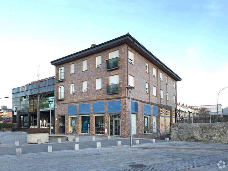 Calle Batalla de Bailén, 8, Collado Villalba, Madrid à louer - Photo du bâtiment - Image 1 de 2