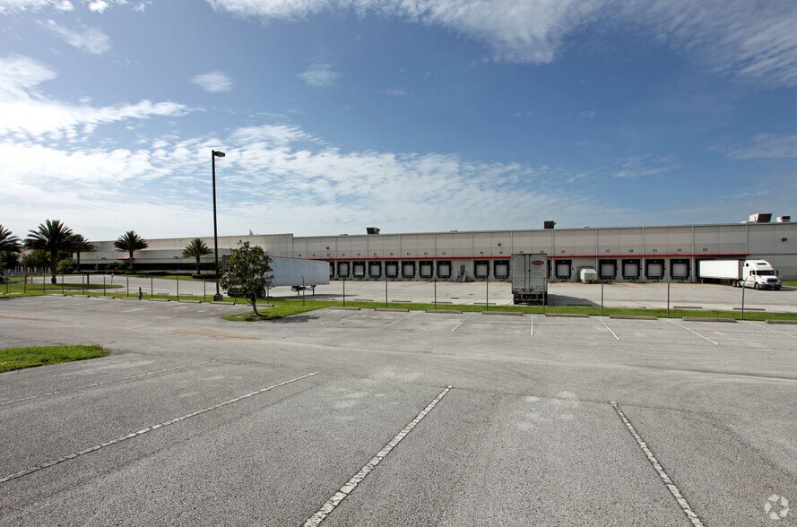19925 Independence Blvd, Groveland, FL à louer - Photo du bâtiment - Image 2 de 4