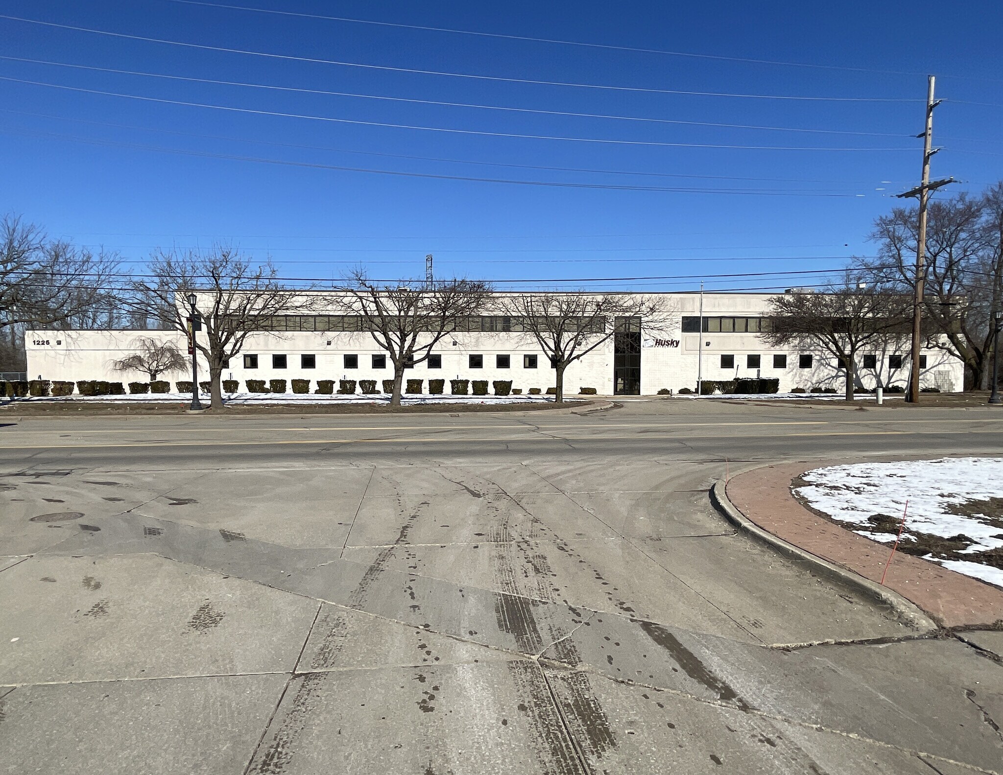 1225 E West Maple Rd, Walled Lake, MI for lease Primary Photo- Image 1 of 16