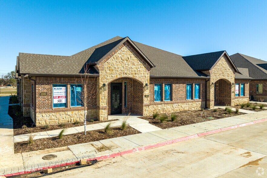 11583 Independence Pky, Frisco, TX à louer - Photo du bâtiment - Image 2 de 21