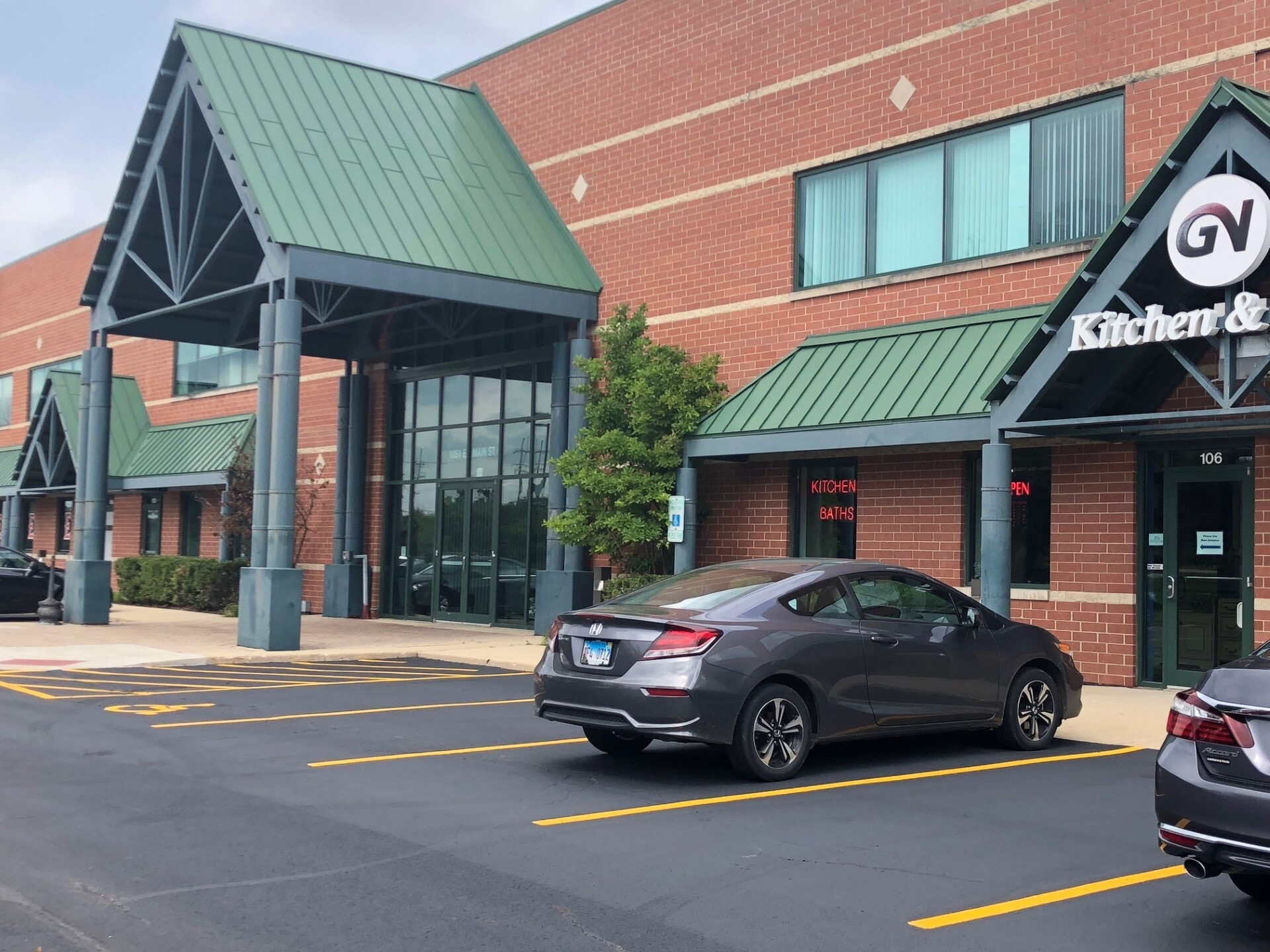 1051 E Main St, East Dundee, IL à louer Photo du bâtiment- Image 1 de 2