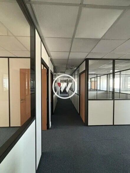 Office in Marseille for lease - Interior Photo - Image 1 of 20