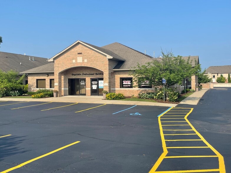 38815-38865 Dequindre Rd, Troy, MI for lease - Building Photo - Image 2 of 16