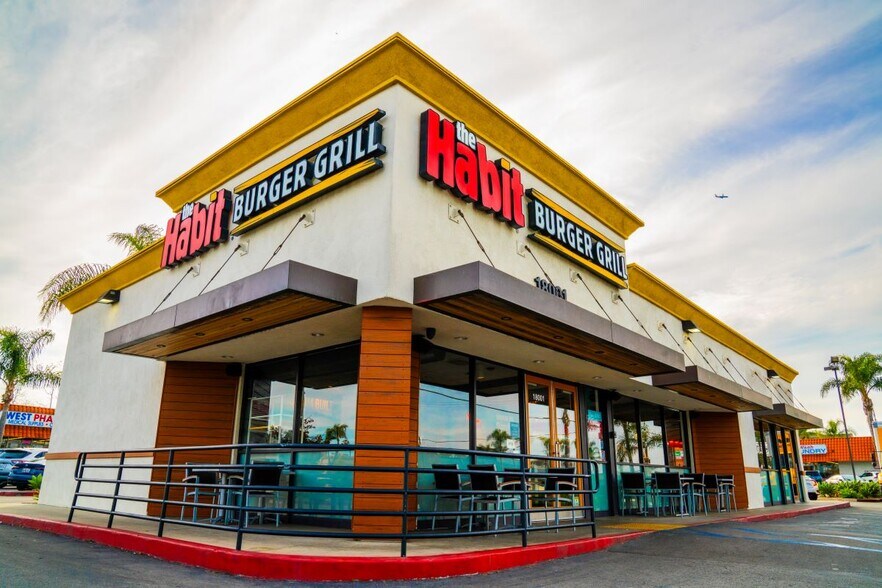 18001-18055 Beach Blvd, Huntington Beach, CA à louer - Photo du bâtiment - Image 3 de 4