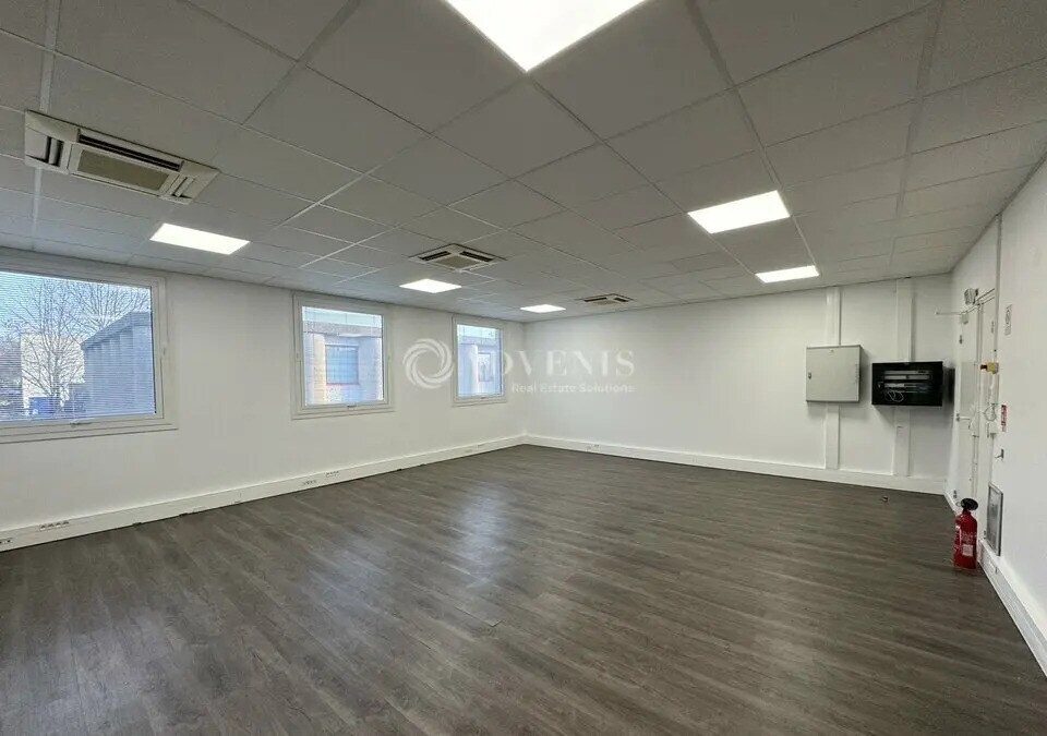 Office in Tremblay-en-France for lease Interior Photo- Image 1 of 9