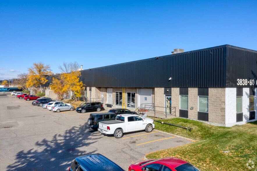 3838 80th Ave SE, Calgary, AB à vendre - Photo principale - Image 1 de 1