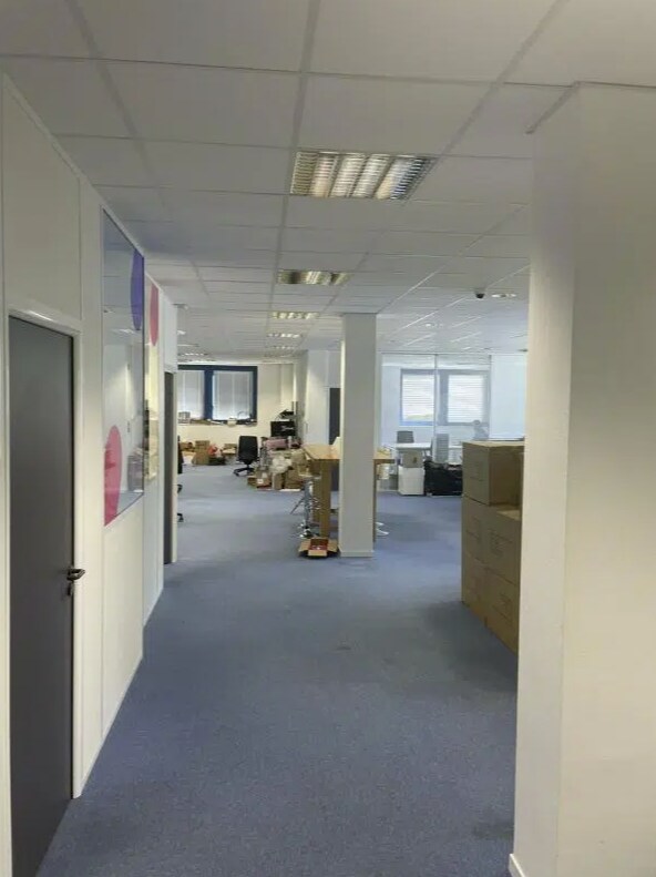 Office in Écully for lease Interior Photo- Image 1 of 2