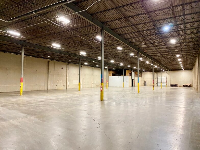 2200 S Tibbs Ave, Indianapolis, IN for lease - Interior Photo - Image 3 of 5