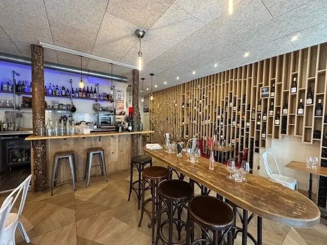 Retail in Paris for sale - Interior Photo - Image 1 of 8