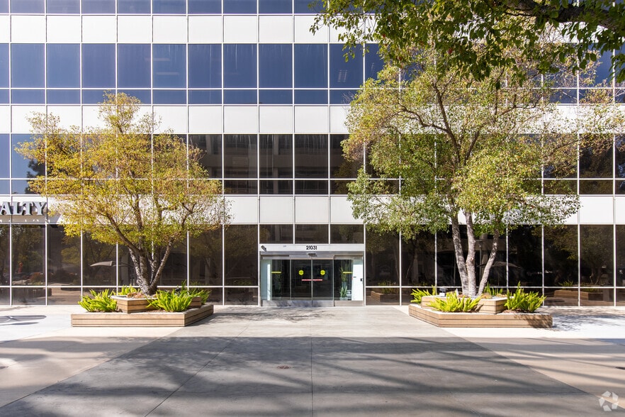 21031 Ventura Blvd, Woodland Hills, CA for lease - Building Photo - Image 3 of 18