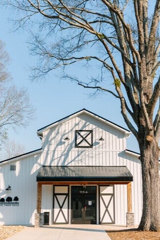 Plus de détails pour 122 Congress St N, York, SC - Commerce de détail à louer
