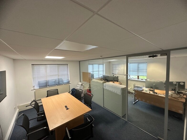 Manse Ln, Knaresborough for lease - Interior Photo - Image 2 of 8