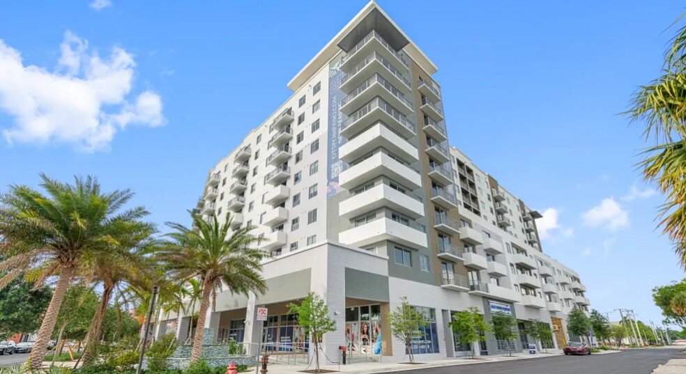 200 NE 1st Ave, Pompano Beach, FL à louer - Photo du bâtiment - Image 2 de 35