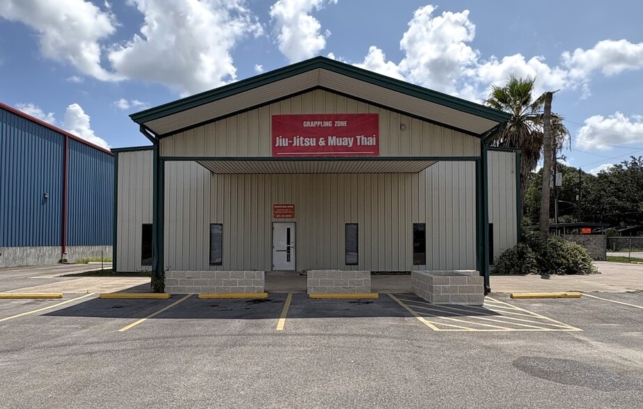 3941 FM 521 (Almeda) Rd, Fresno, TX for lease - Building Photo - Image 1 of 12