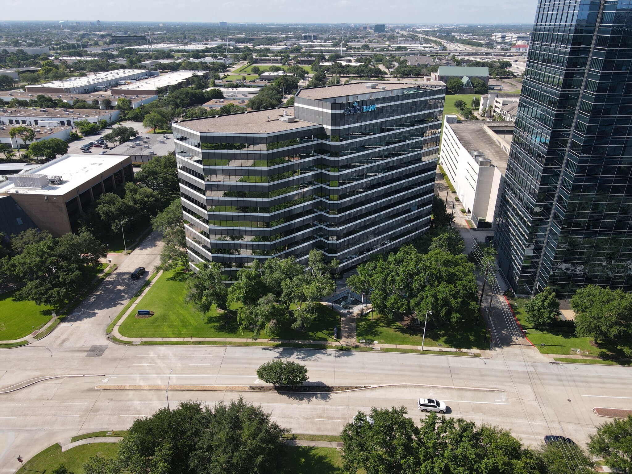 10333 Richmond Ave, Houston, TX à louer Photo du bâtiment- Image 1 de 5