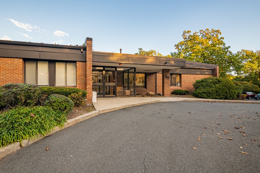 101-105 Dutch Hill Rd, Orangeburg, NY for lease - Building Photo - Image 2 of 21