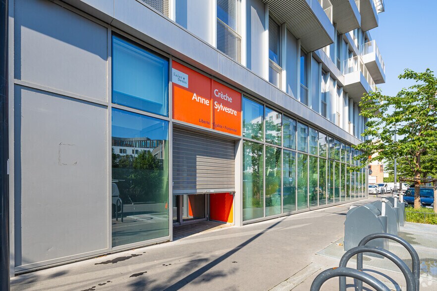 Bureau dans Saint-Denis à louer - Photo du bâtiment - Image 3 de 3