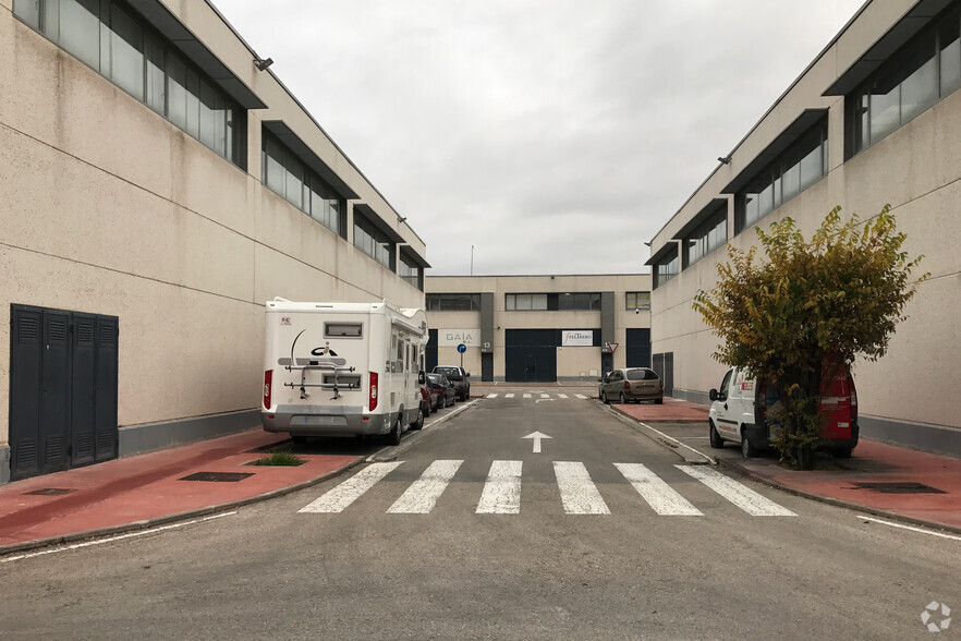 Calle Ferrocarril, 16, Meco, Madrid à louer - Photo du bâtiment - Image 2 de 4