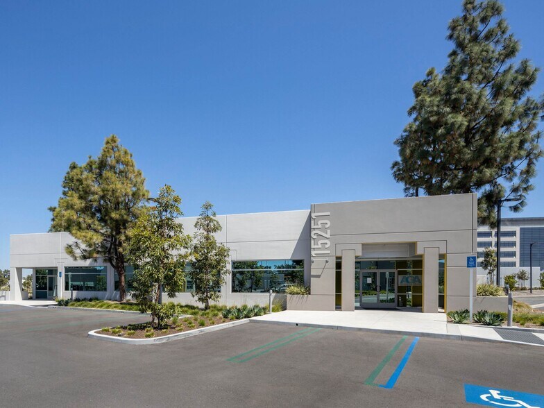15295 Alton Pky, Irvine, CA à louer - Photo du bâtiment - Image 2 de 19