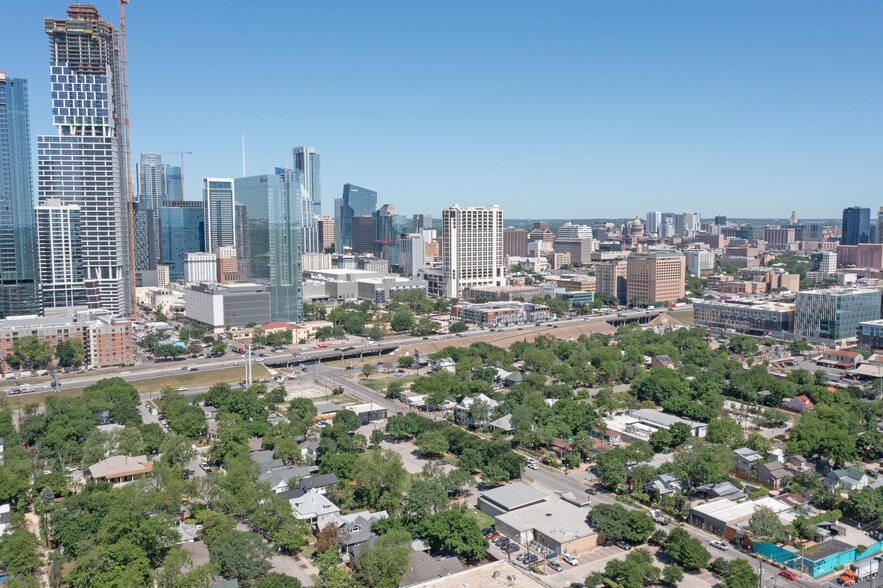 1006 E Cesar Chavez St, Austin, TX for sale - Building Photo - Image 3 of 30