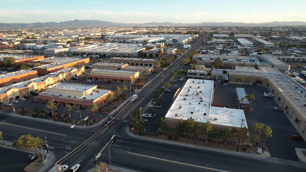 5321 Cameron St, Las Vegas, NV à vendre - Vidéo sur l’inscription commerciale - Image 2 de 54