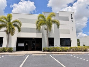 911 E Industrial Cir, Cape Coral, FL for lease Interior Photo- Image 1 of 1