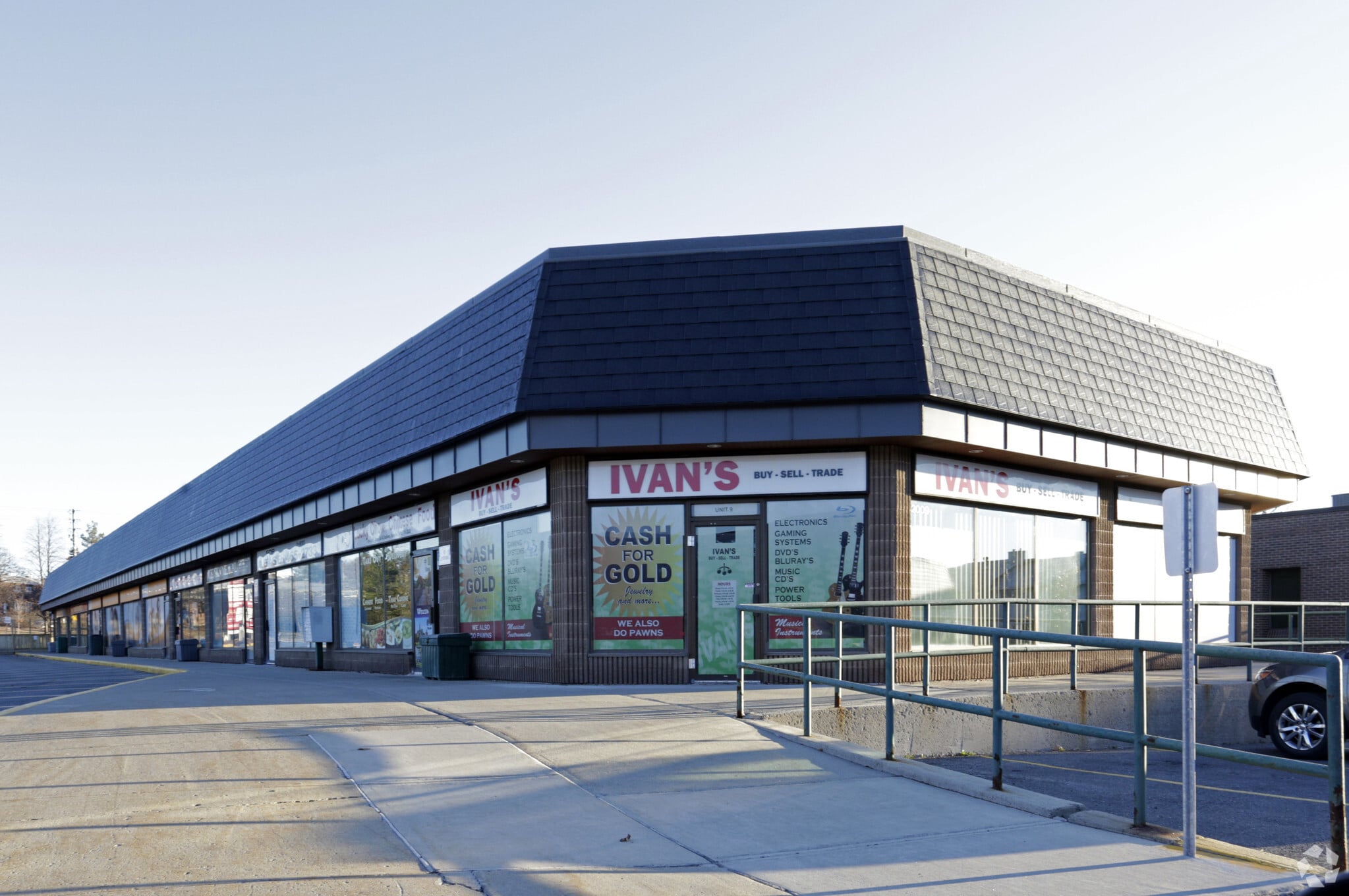 3310 McCarthy Rd, Ottawa, ON à louer Photo du bâtiment- Image 1 de 8