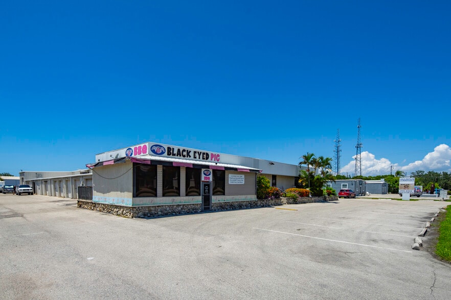 North Naples Industrial Opportunity portfolio of 2 properties for sale on LoopNet.ca - Building Photo - Image 2 of 6