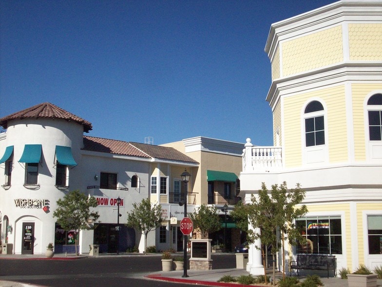 7575 Norman Rockwell Ln, Las Vegas, NV à vendre - Photo du bâtiment - Image 2 de 35