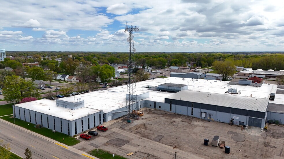 299 Johnson Ave, Waseca, MN à louer - Photo du bâtiment - Image 3 de 15