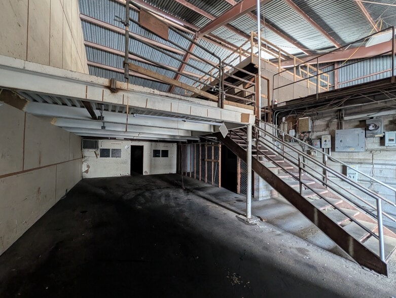 192-212 Mohonua Pl, Honolulu, HI for lease - Building Photo - Image 3 of 16