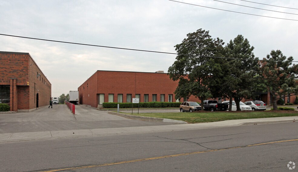 1840 Meyerside Dr, Mississauga, ON à louer - Photo du bâtiment - Image 2 de 2