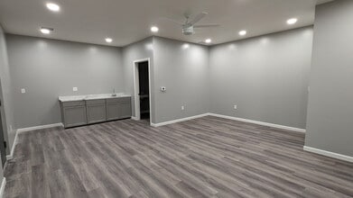 339 N West St, Wichita, KS for lease Interior Photo- Image 2 of 7