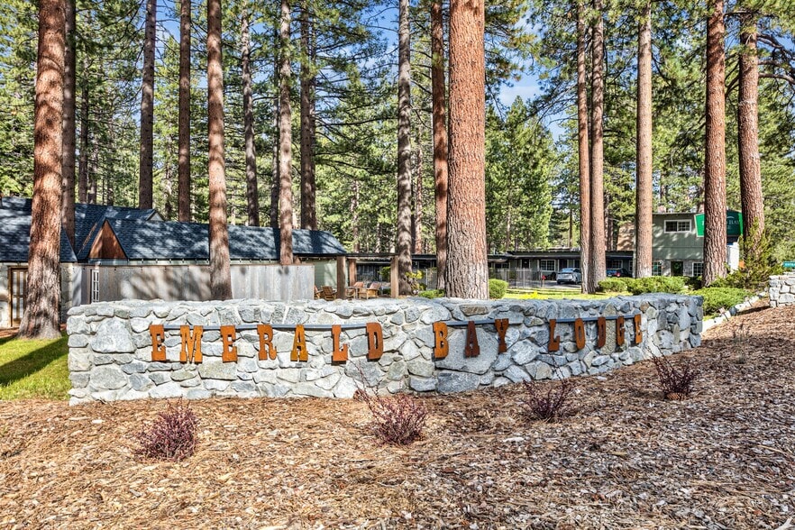735 Emerald Bay Rd, South Lake Tahoe, CA for sale - Primary Photo - Image 1 of 16
