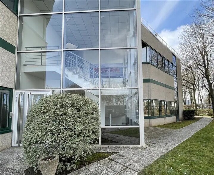 Bureau dans Villepinte à louer - Photo du bâtiment - Image 1 de 8